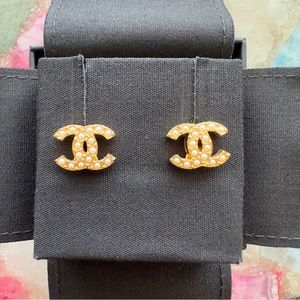 Like New Authentic Chanel 22V Faux Pearl & Strass Mini CC Gold Stud Earrings